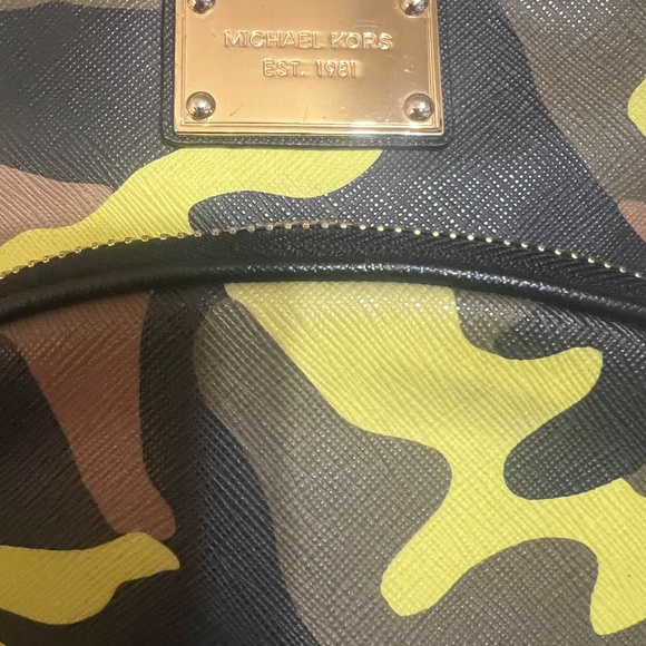 RARE Michael Kors Jet Set Acid Lemon & Green Camo Backpack - Picture 2 of 13